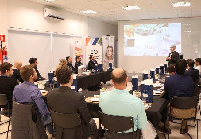 Antonio Borba participa de evento do EO Curitiba na Keune Haircosmetics - Magic Web Design